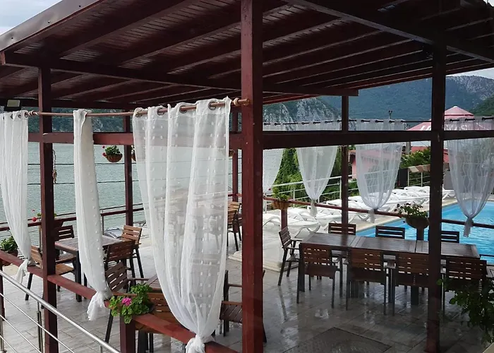 Pensiunea Rozelor Ieşelniţa